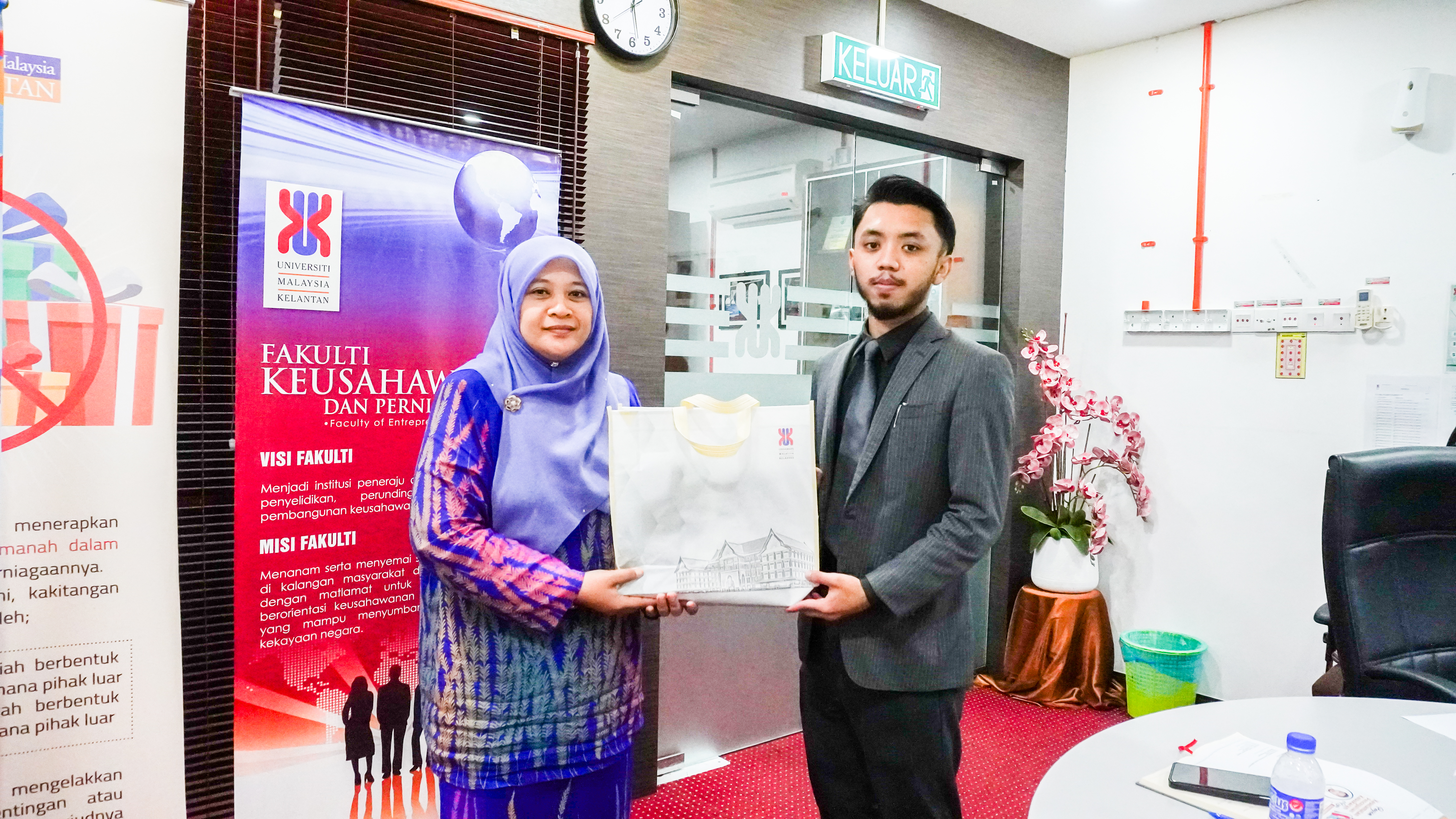 PROGRAM KESELAMATAN PENCEGAHAN KEBAKARAN 1RAPI ANJURAN JAWATANKUASA PENGURUSAN PERSEKITARAN, KESELAMATAN DAN KESIHATAN PEKERJAAN FAKULTI KEUSAHAWANAN DAN PERNIAGAAN (JPPKKP FKP)